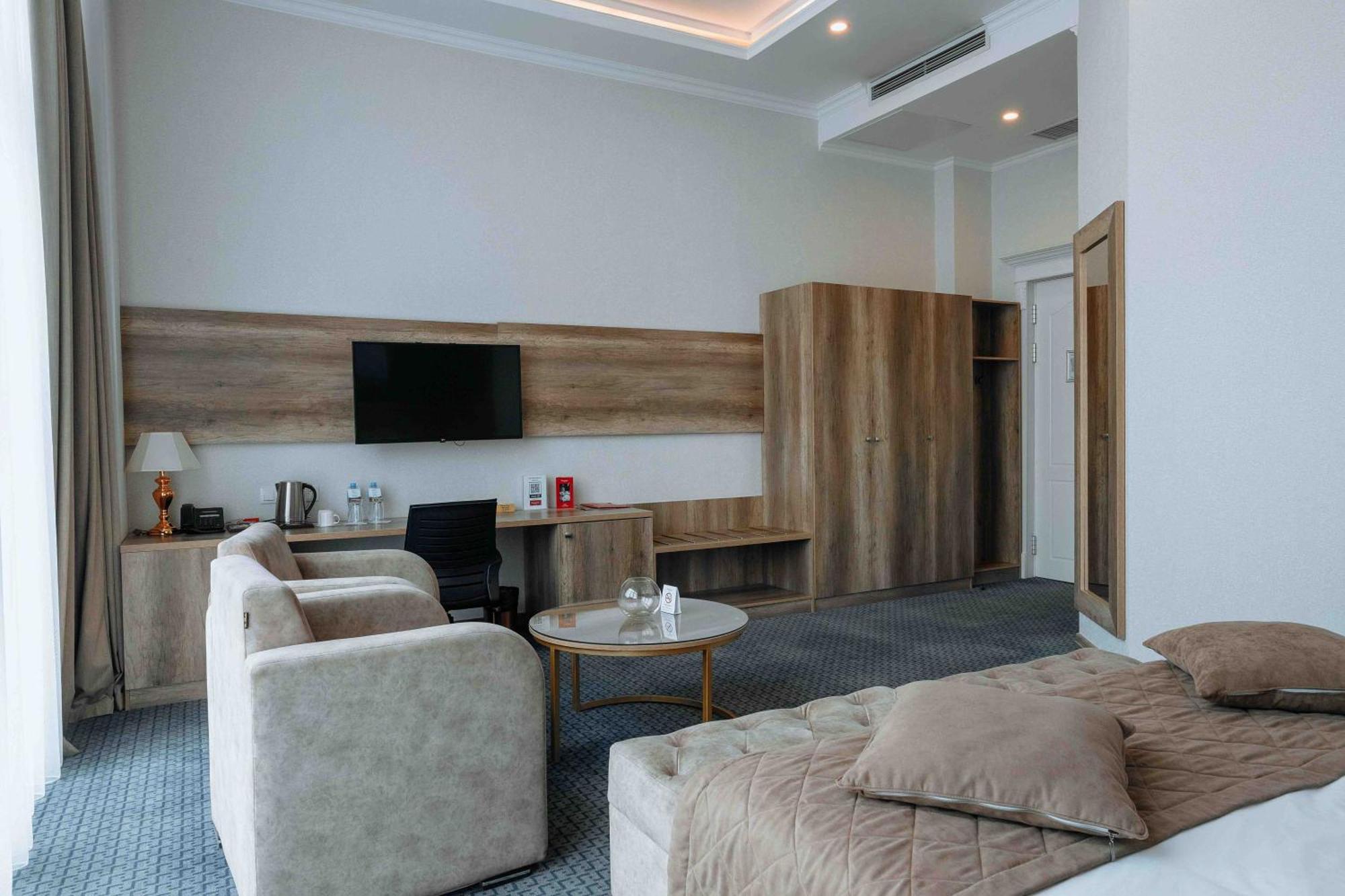 Ramada By Wyndham Shymkent 호텔 외부 사진
